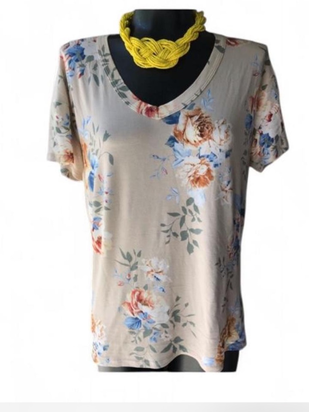 Sweet Claire Beige Floral V-Neck Short Sleeve Tee